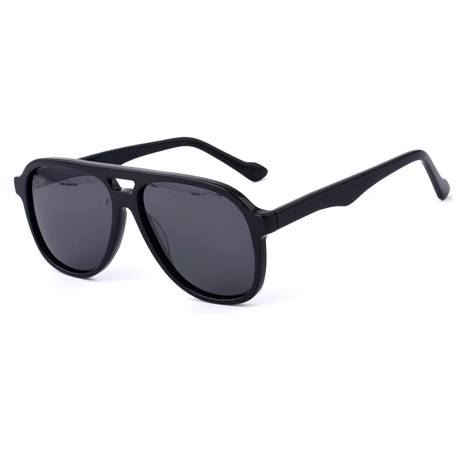 Riviera Pilot Sunglasses on model