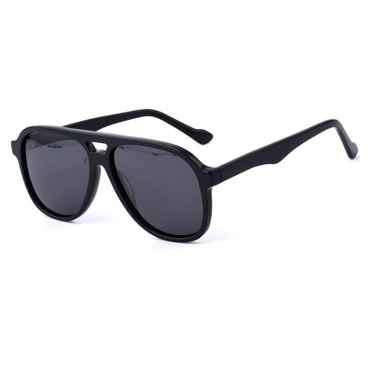 Riviera Pilot Sunglasses on model